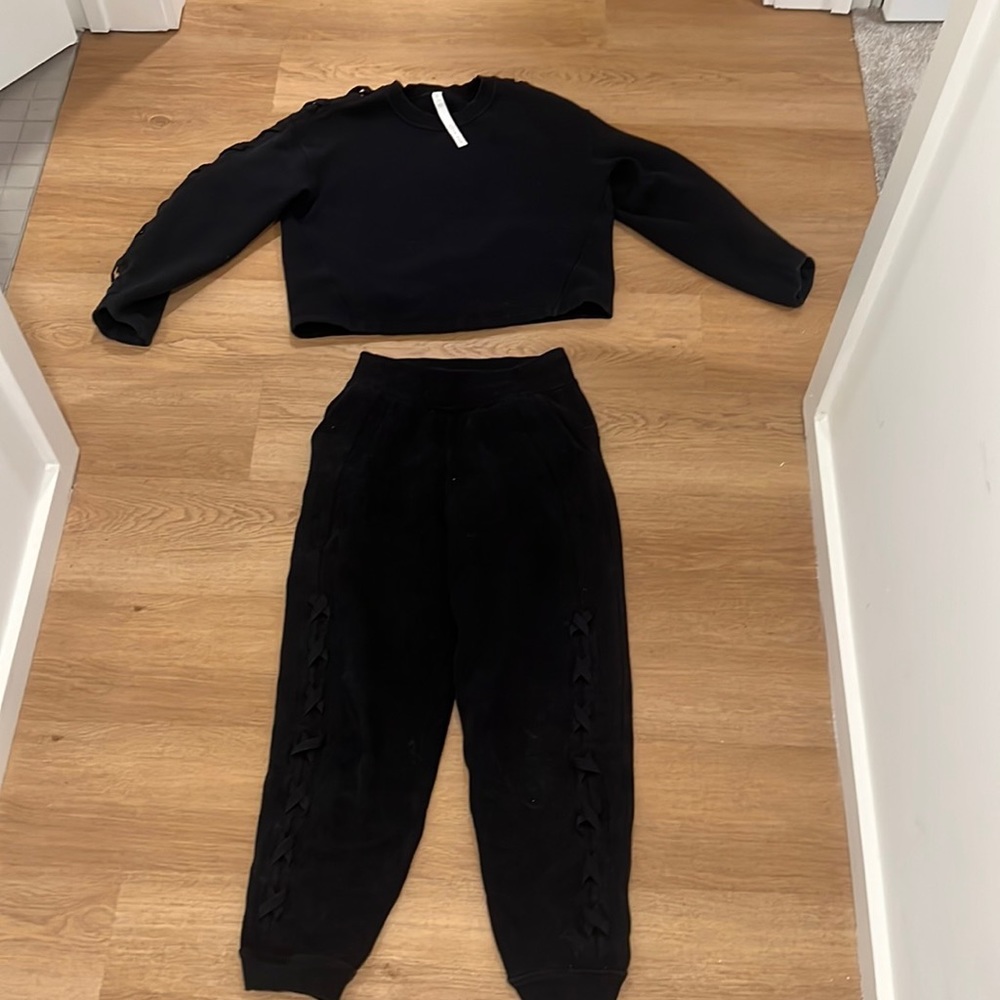 Lululemon black track suit sweatpants materia
